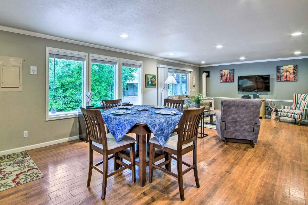 Coos Bay Retreat Less Than 2 Mi To Marina And Casino! エクステリア 写真